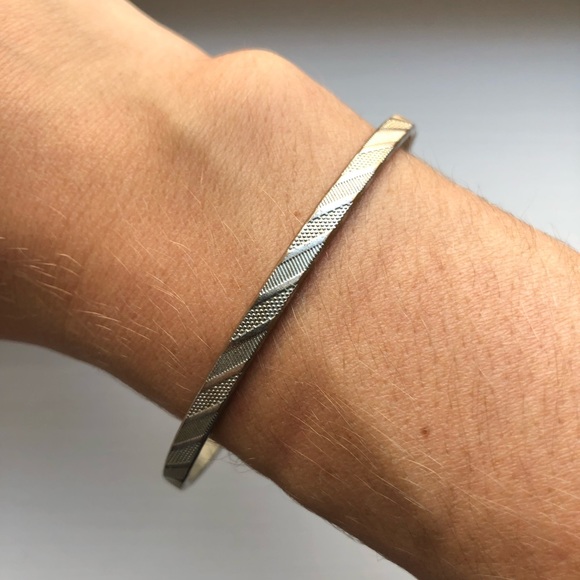 Vintage gold striped stacking bangle bracelet - Picture 5 of 5